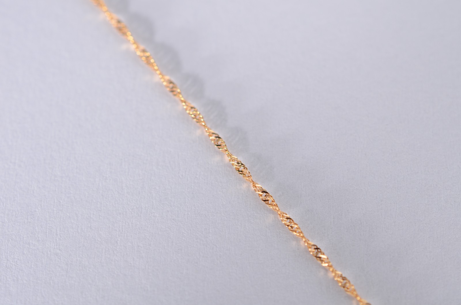 Colar com pendente "Pomba da Paz" de ouro 18 k. (Por motivos de... - foto 6 de 8