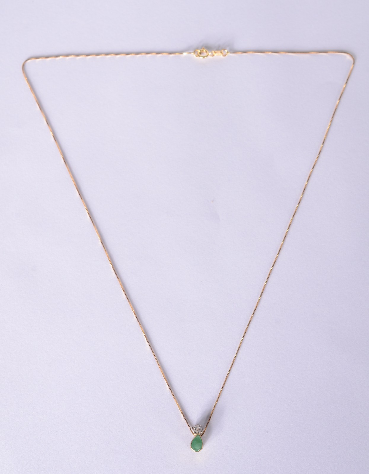 Colar com pendente feitio gota com esmeralda de ouro 18 k. (Por... - foto 3 de 6