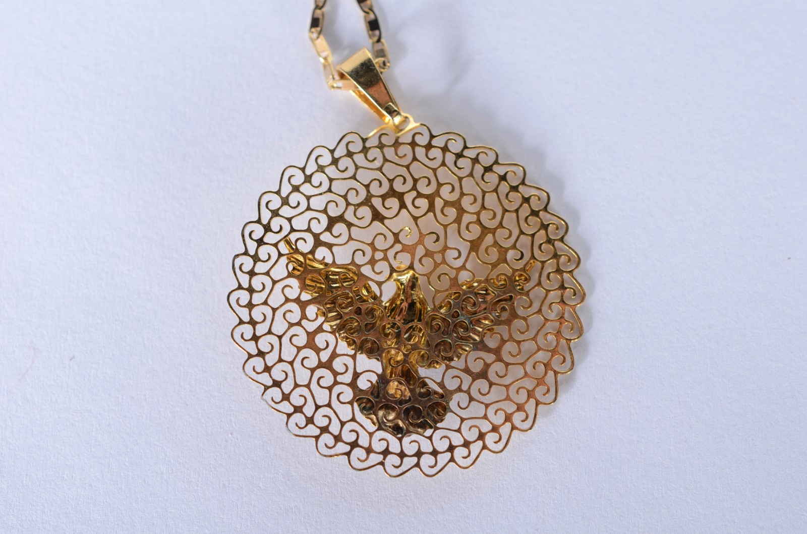 Colar com pendente feitio mandala de ouro 18 k., contraste 750 mls... - foto 4 de 6