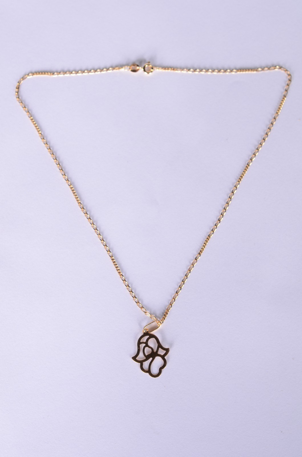 Colar com pendente na forma de mão de Hamsa de ouro 18 k., contraste... - foto 2 de 6
