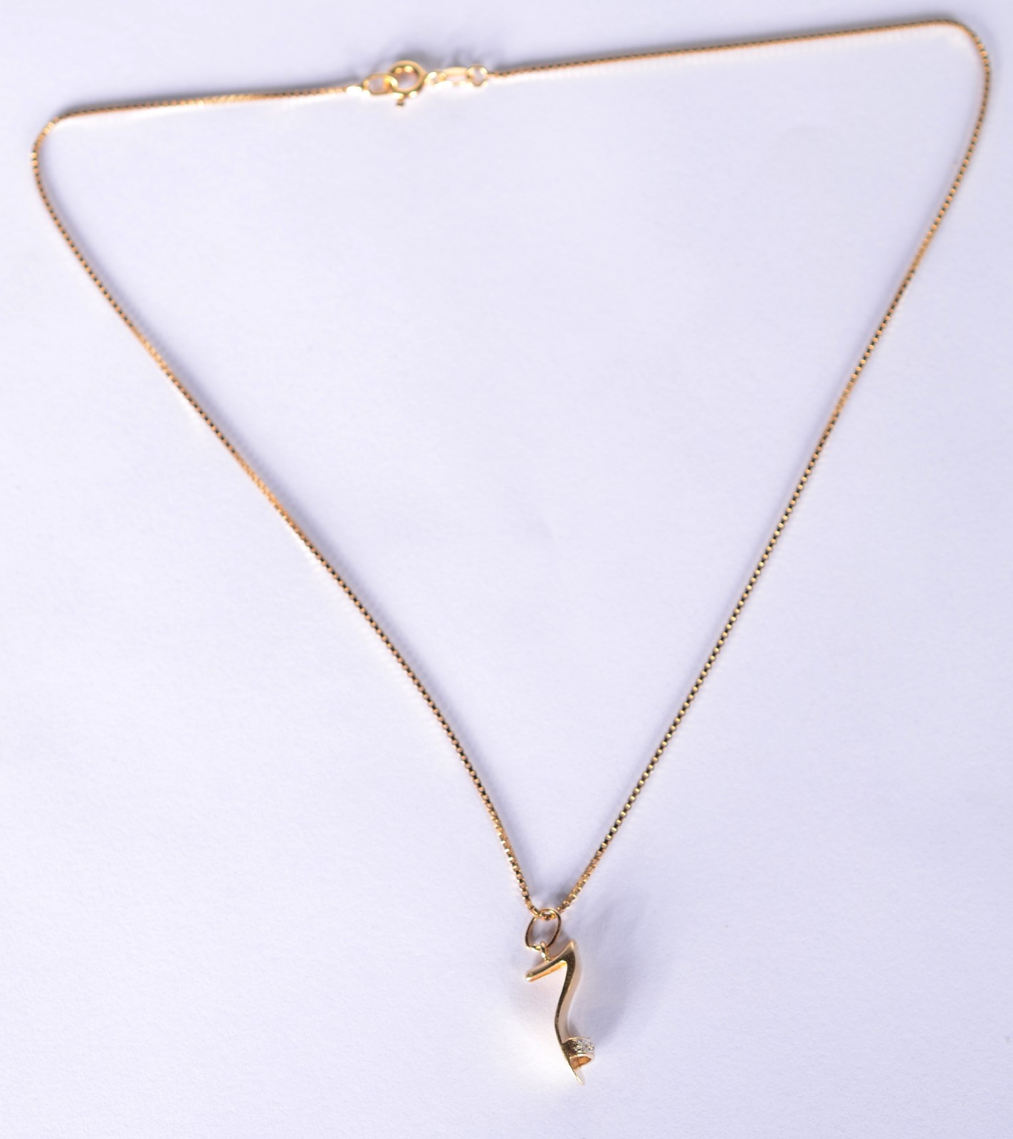 Colar com pendente feitio sapato de ouro 18 k., contraste 750 mls... - foto 4 de 7