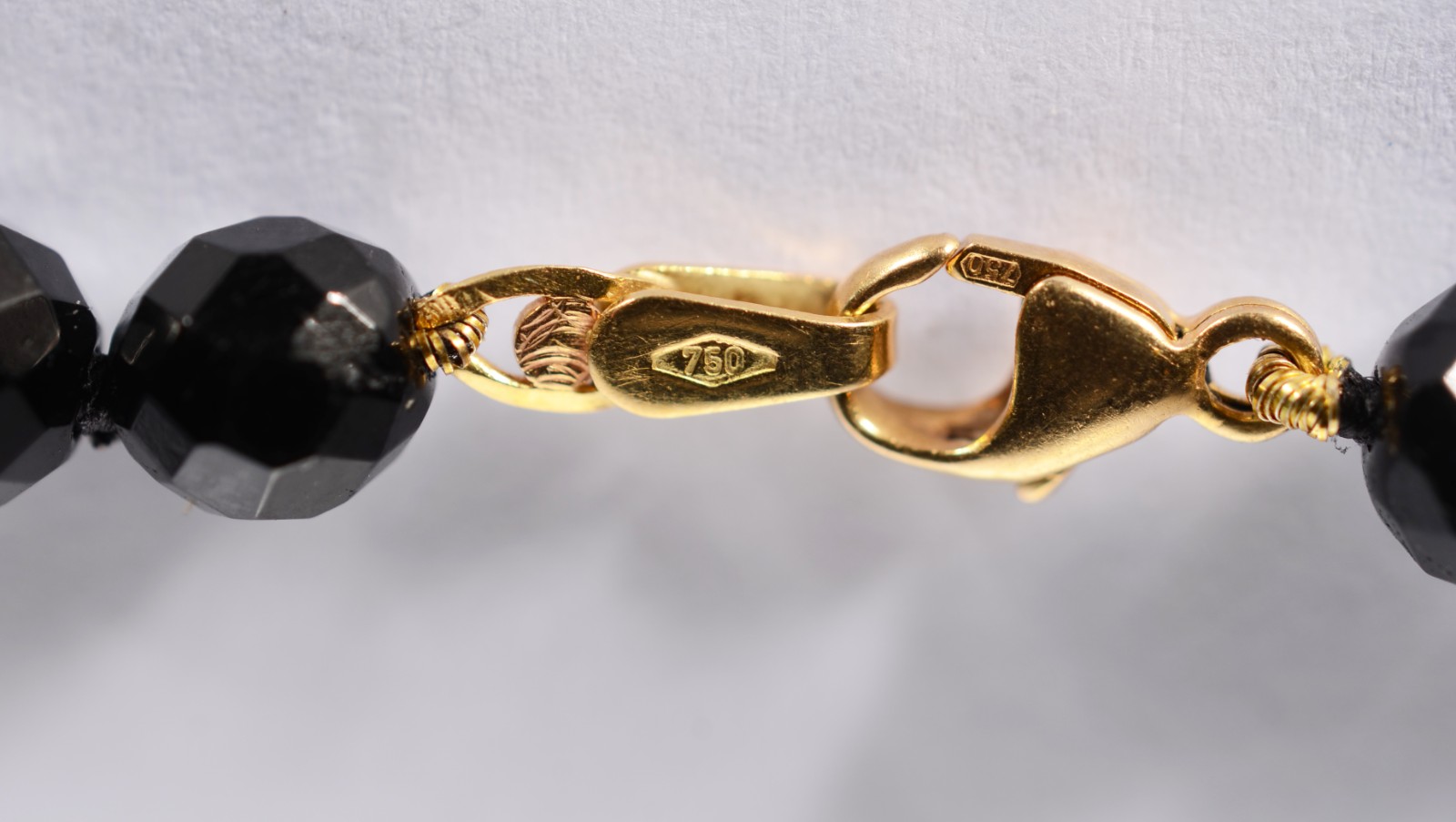 Colar com pedras turmalinas lapidadas, fecho mosquetão de ouro 18 k... - foto 3 de 4