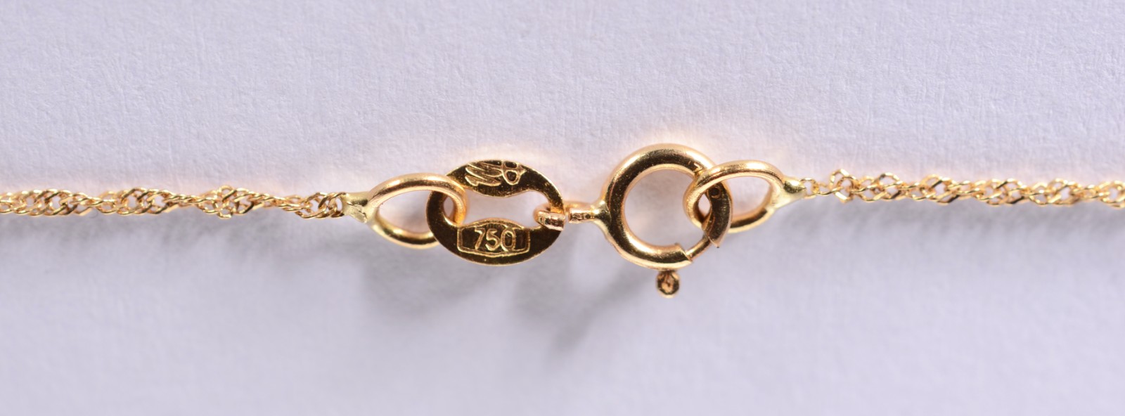Colar com pendente feitio cruz de ouro 18 k., contraste 750 mls. (Por... - foto 3 de 4