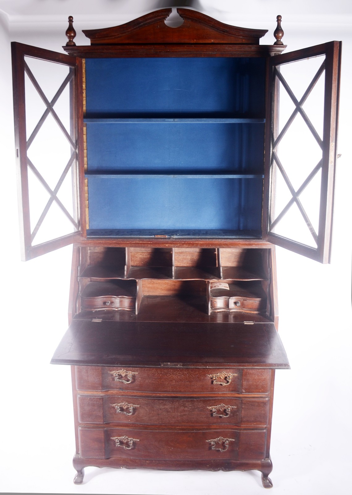 Cômoda "bookcase" de madeira nobre com 4 gavetas, tampo articulado... - foto 3 de 9