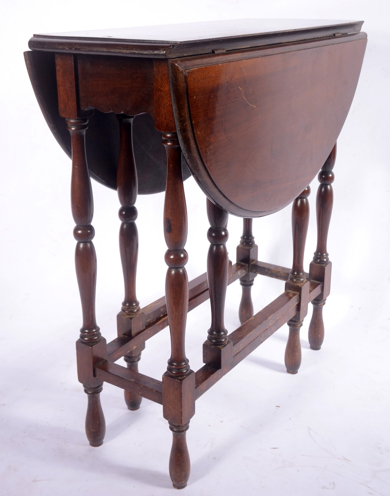 Mesa de madeira nobre com abas laterais e pernas torneadas... - foto 2 de 9