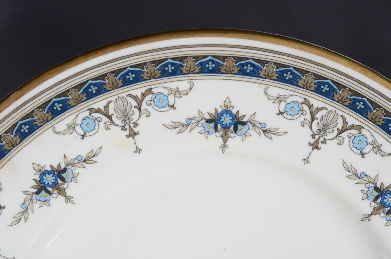 Serviço de jantar e chá de porcelana inglesa "Minton", composto de 12... - foto 2 de 7