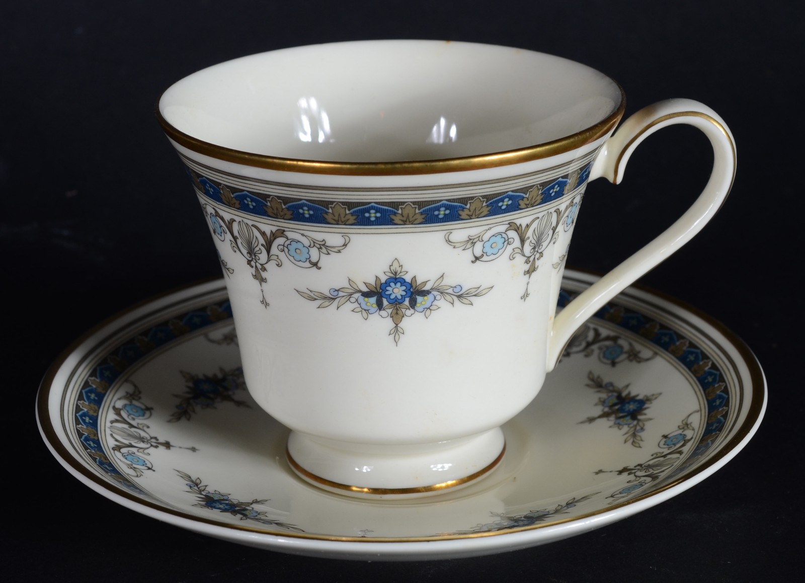 Serviço de jantar e chá de porcelana inglesa "Minton", composto de 12... - foto 4 de 7