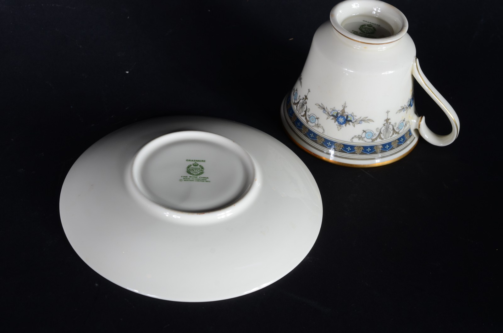 Serviço de jantar e chá de porcelana inglesa "Minton", composto de 12... - foto 6 de 7