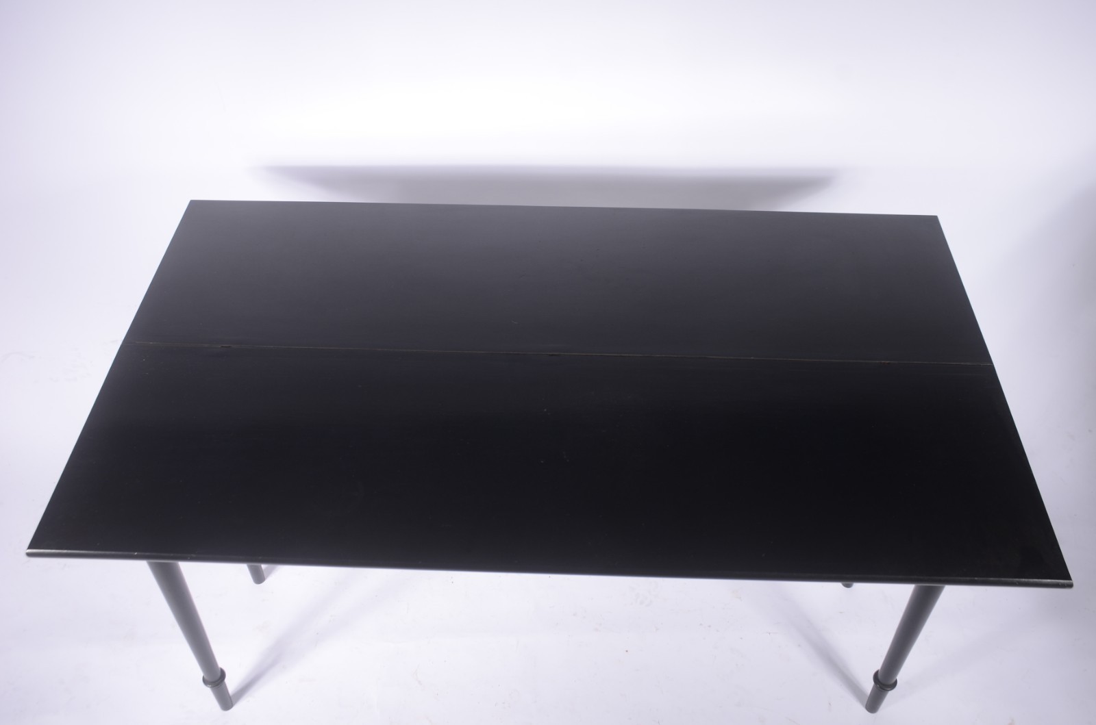 Console/ mesa de madeira ebanizada com tampo dobrável, pernas... - foto 3 de 6