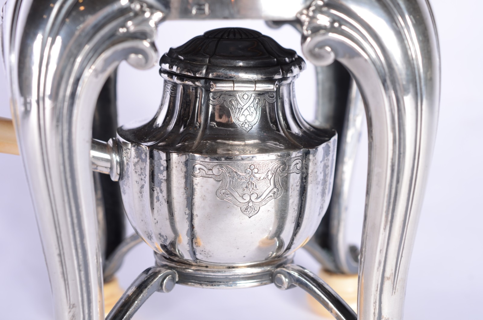 Elegante samovar de metal espessurado a prata contrastado, trabalhos... - foto 3 de 11