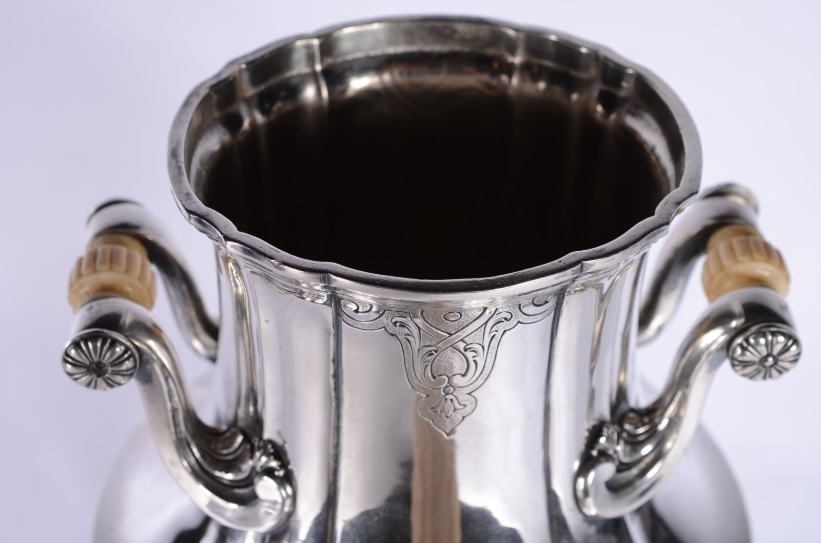 Elegante samovar de metal espessurado a prata contrastado, trabalhos... - foto 6 de 11