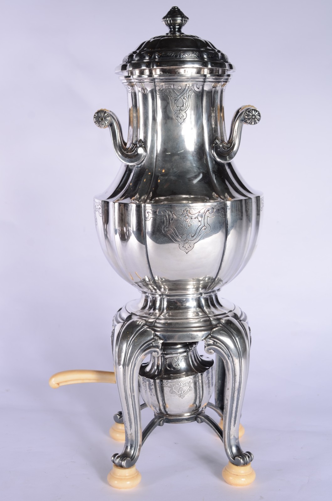 Elegante samovar de metal espessurado a prata contrastado, trabalhos... - foto 9 de 11