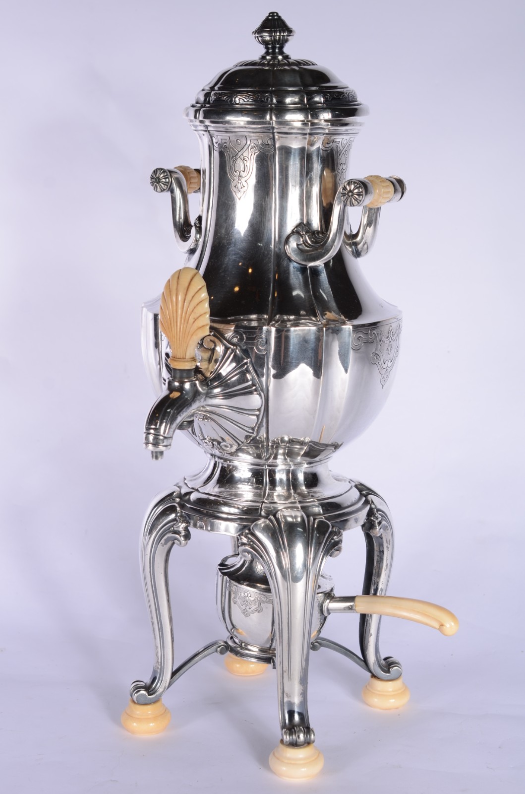 Elegante samovar de metal espessurado a prata contrastado, trabalhos... - foto 10 de 11