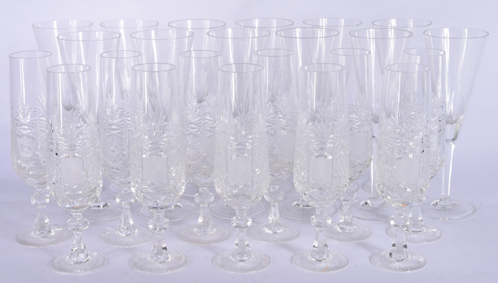 Dois conjuntos de flutes para champagne de cristal, sendo 12... - foto 1 de 8