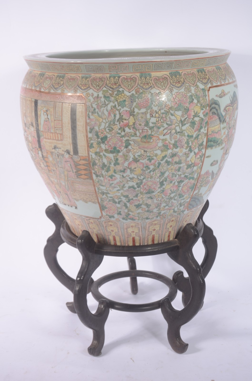 Grande aquário de porcelana chinesa com gueixas e guerreiros em... - foto 1 de 9