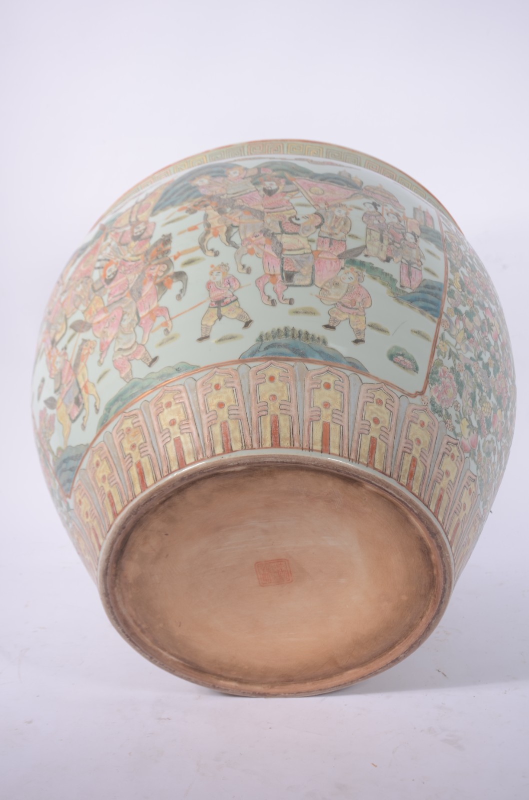 Grande aquário de porcelana chinesa com gueixas e guerreiros em... - foto 4 de 9