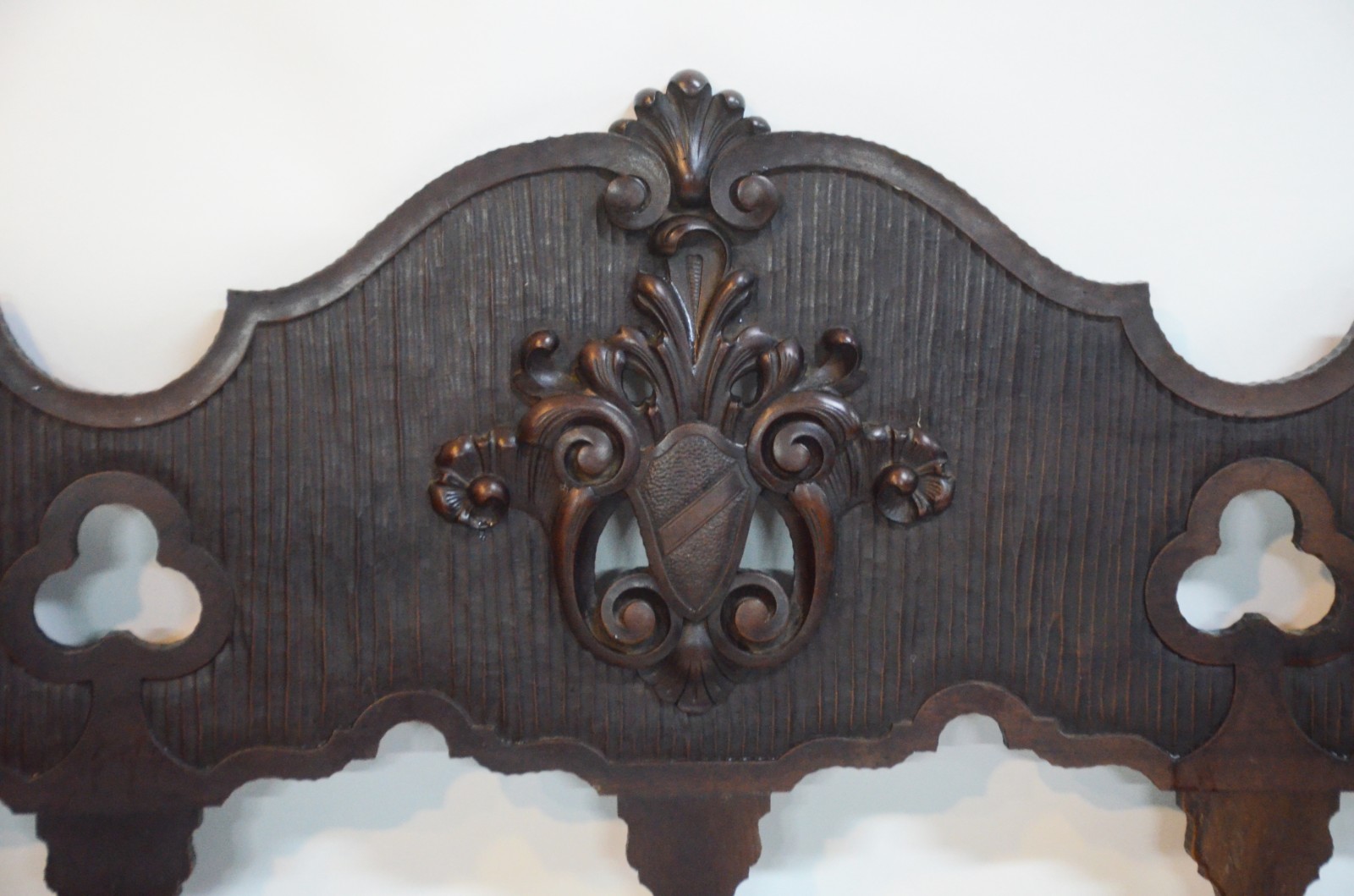 Conjunto de cama de casal de madeira nobre, detalhes com torneados e... - foto 4 de 10