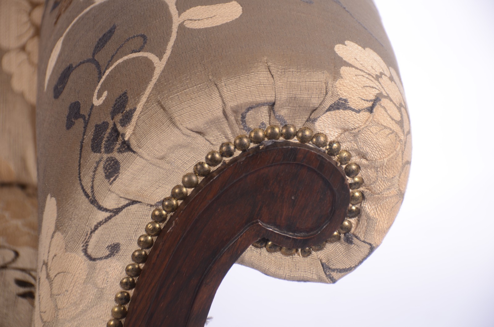 Conjunto de sofá e par de poltronas de jacarandá com estofamento... - foto 2 de 6
