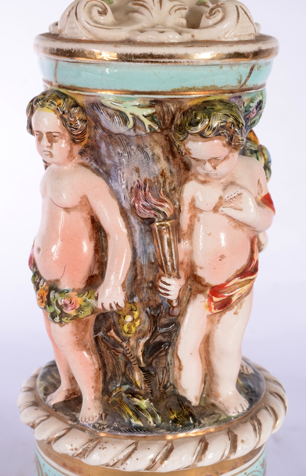 Abatjour de porcelana italiana Capo di Monti decorado com figuras de... - foto 3 de 5