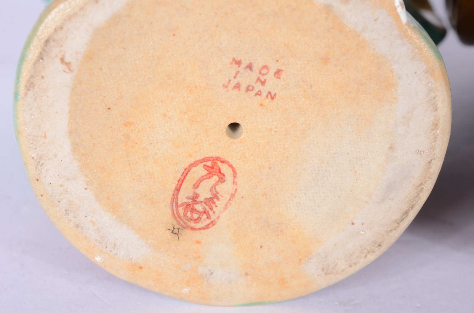 Duas esculturas de porcelana oriental policromada representando... - foto 9 de 10