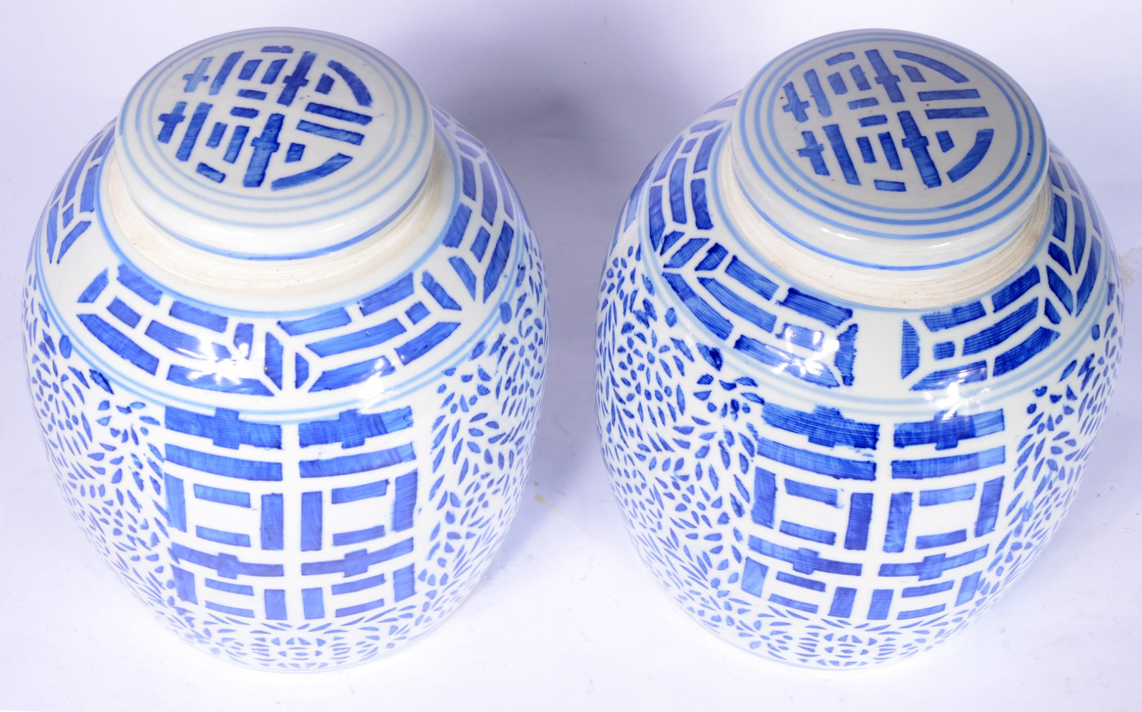 Par de potiches de porcelana chinesa azul e branca. - foto 2 de 6