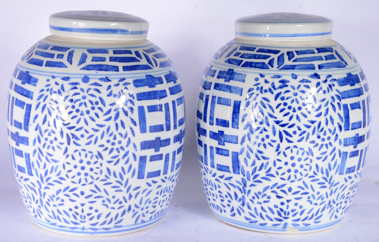 Par de potiches de porcelana chinesa azul e branca. - foto 3 de 6