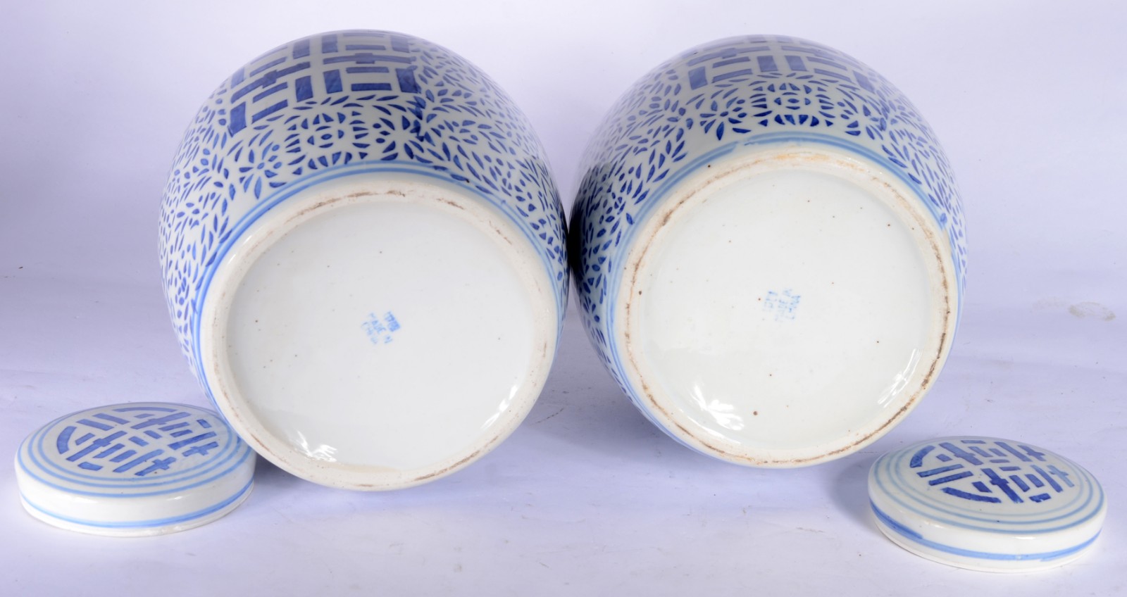 Par de potiches de porcelana chinesa azul e branca. - foto 4 de 6