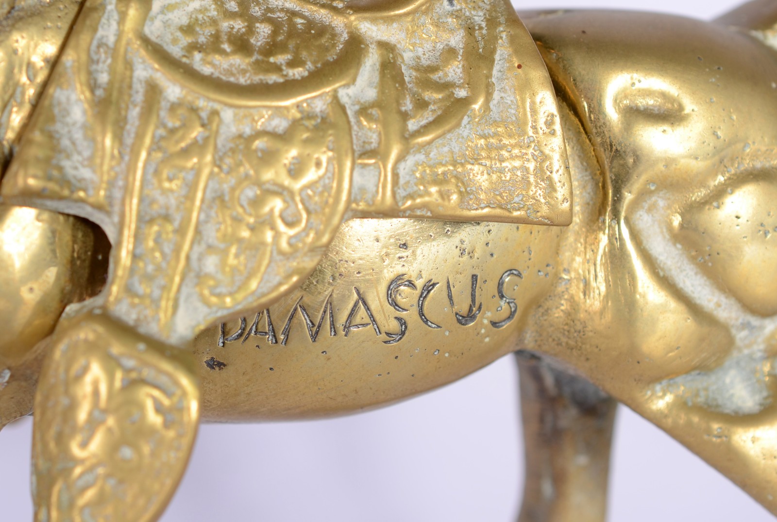 Par de esculturas de bronze representando cavalos. - foto 3 de 6