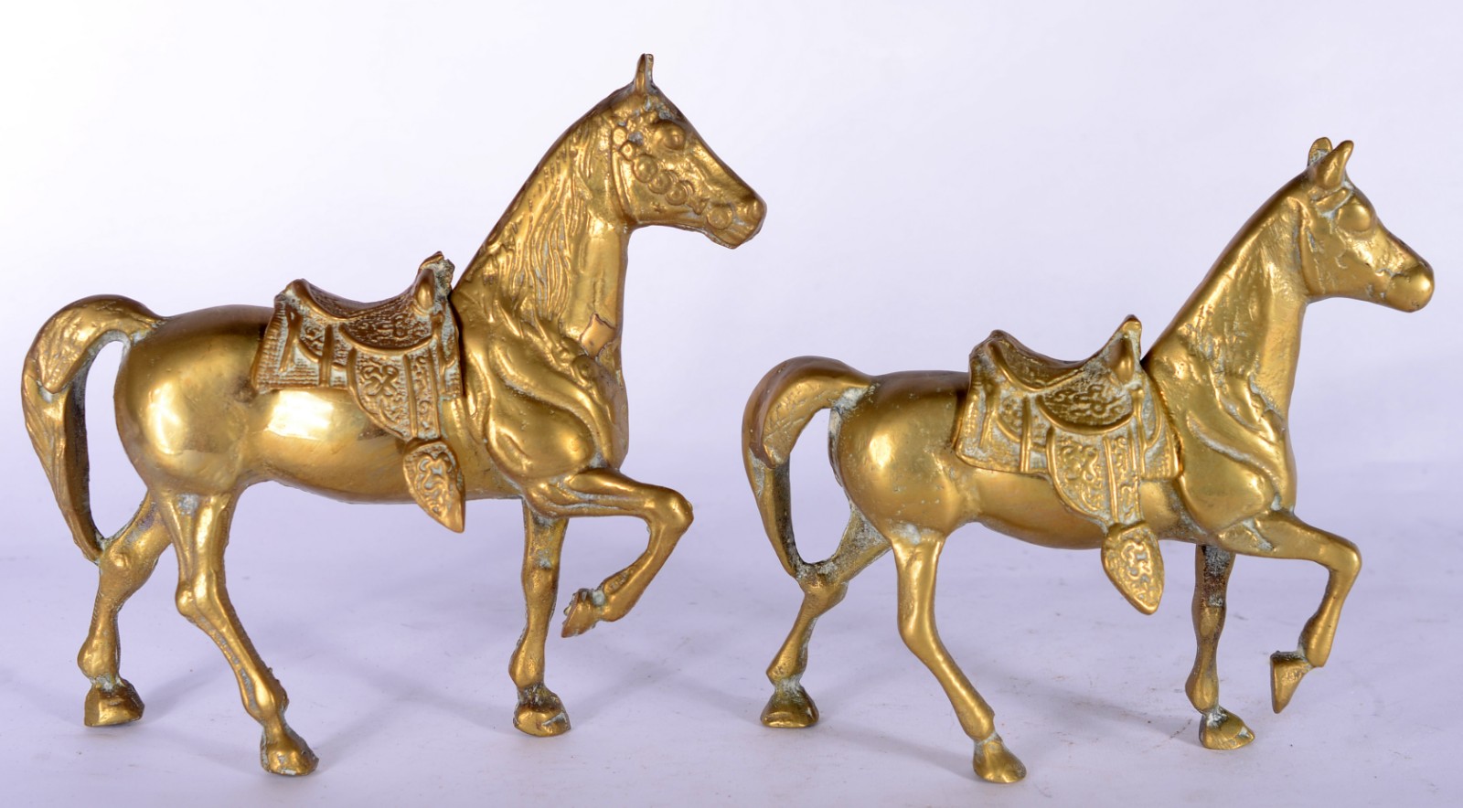 Par de esculturas de bronze representando cavalos. - foto 4 de 6