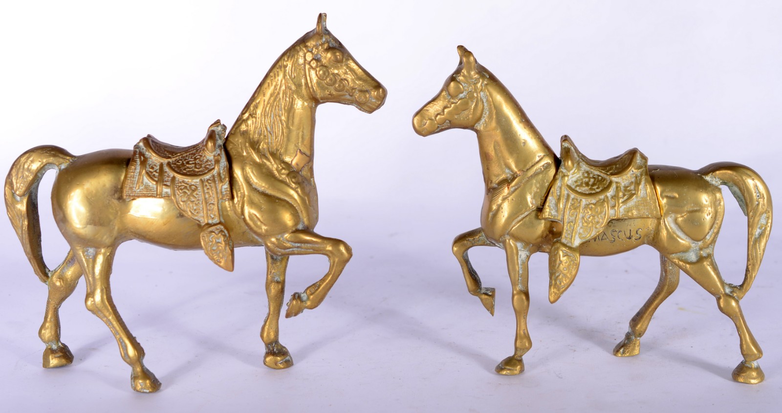 Par de esculturas de bronze representando cavalos. - foto 6 de 6