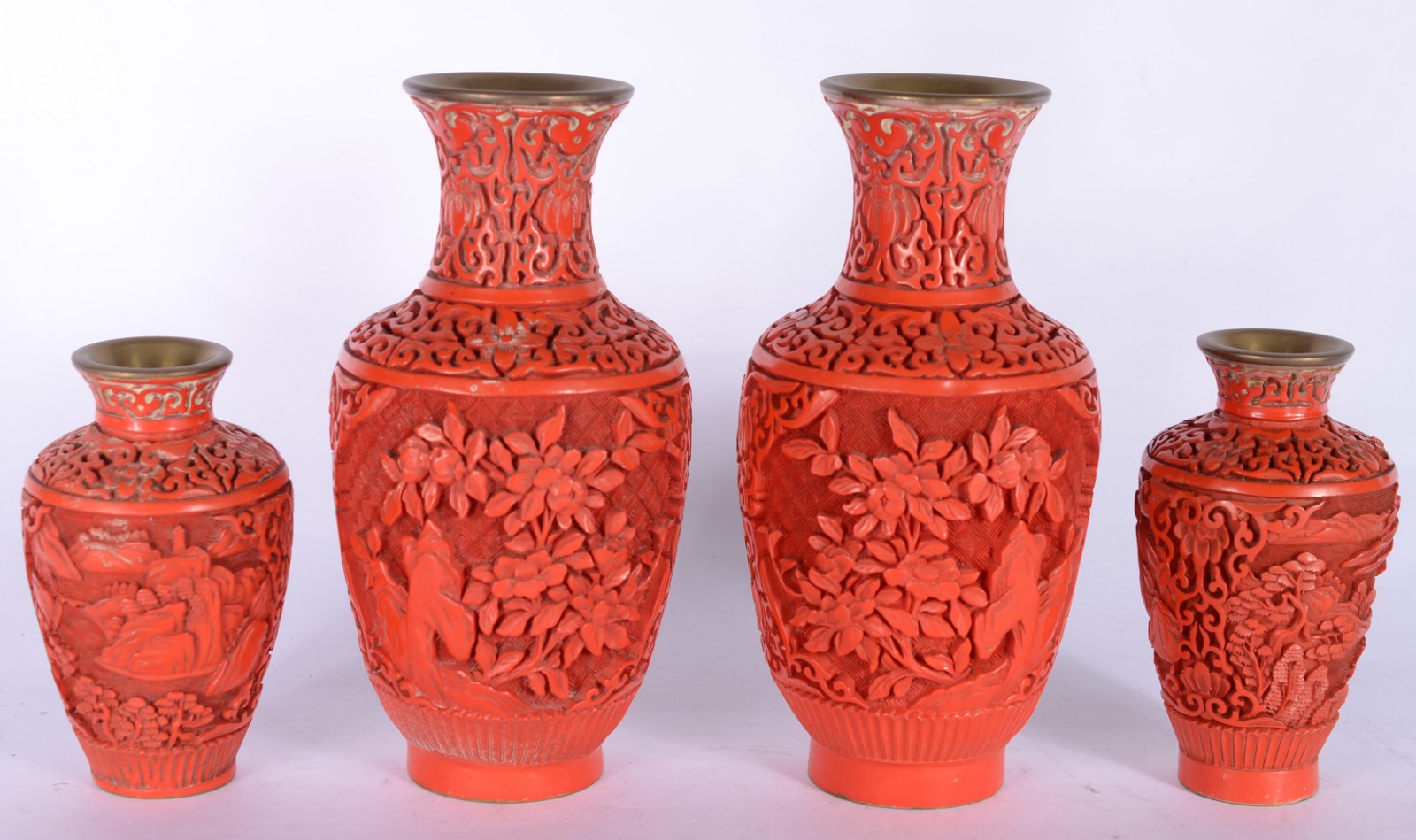 Quatro vasos de lacca vermelha chinesa. - foto 1 de 5