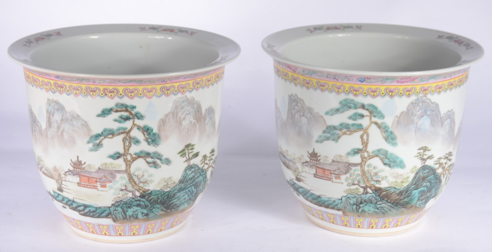 Par de cachepots com pratos de porcelana chinesa pais em policromia. - foto 5 de 8