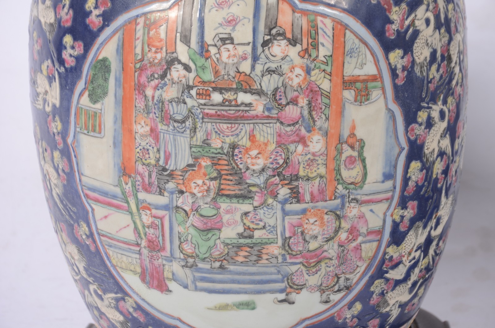 Par de potiches de porcelana chinesa decorados com figuras de... - foto 4 de 8