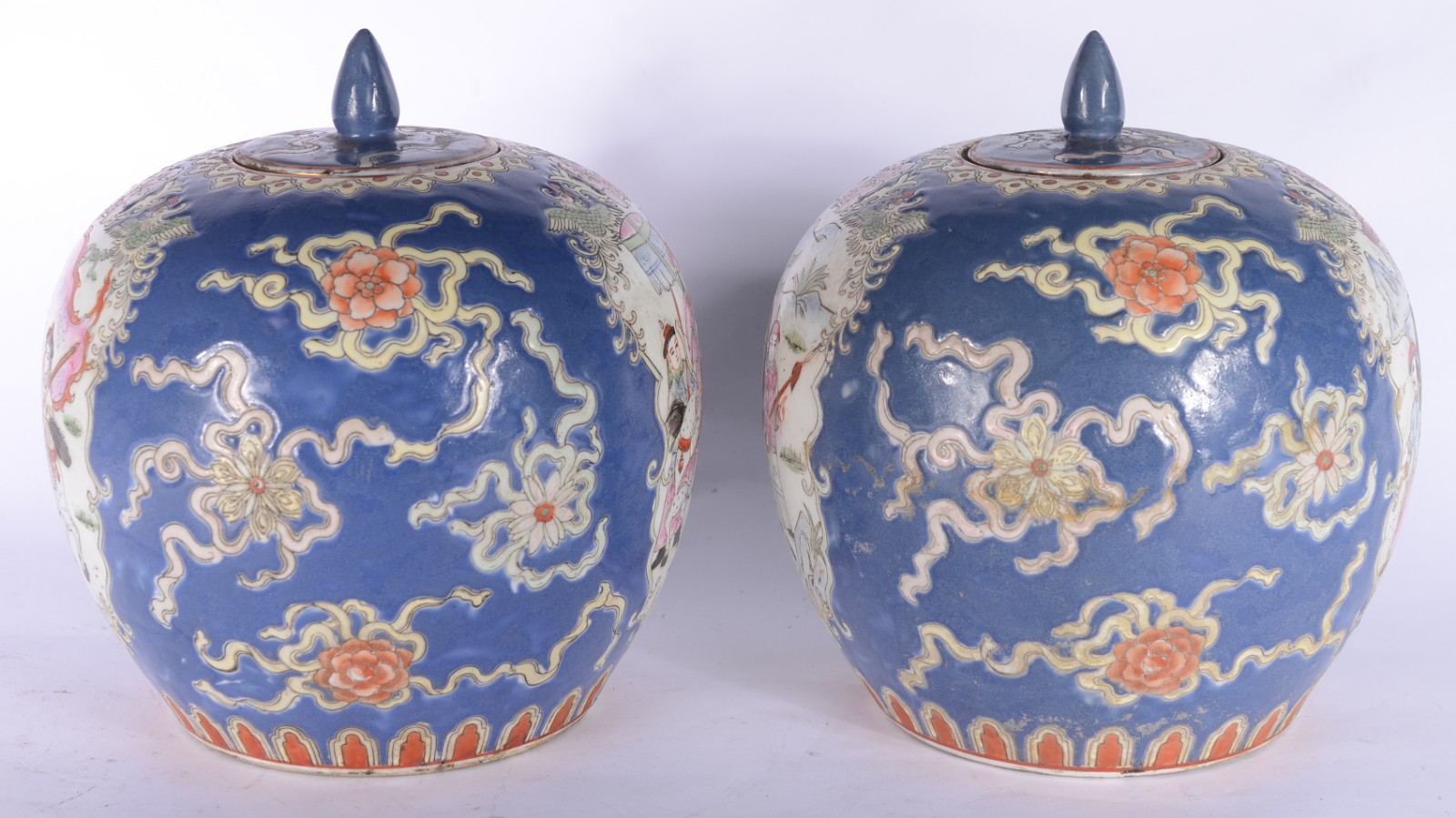 Par de cachepots de porcelana chinesa com fundo azul e guerreiros. - foto 4 de 7