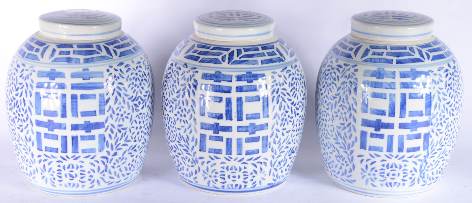 Três potiches de porcelana chinesa azul e branca. - foto 1 de 7