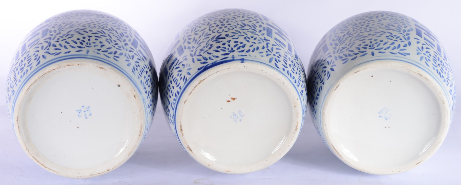 Três potiches de porcelana chinesa azul e branca. - foto 4 de 7