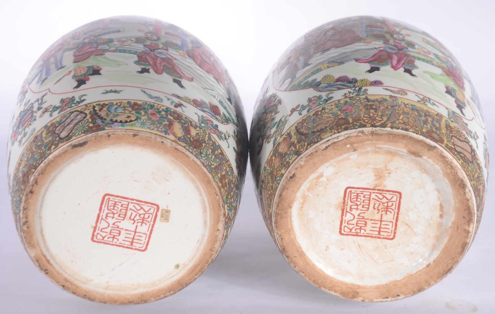 Par de potiches de porcelana chinesa com gueixas e guirlandas em... - foto 7 de 9