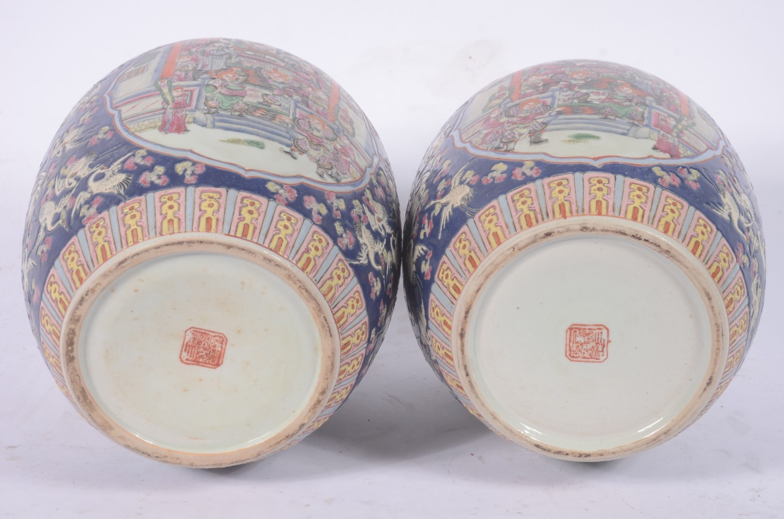 Par de potiches de porcelana chinesa decorados com figuras de... - foto 8 de 8
