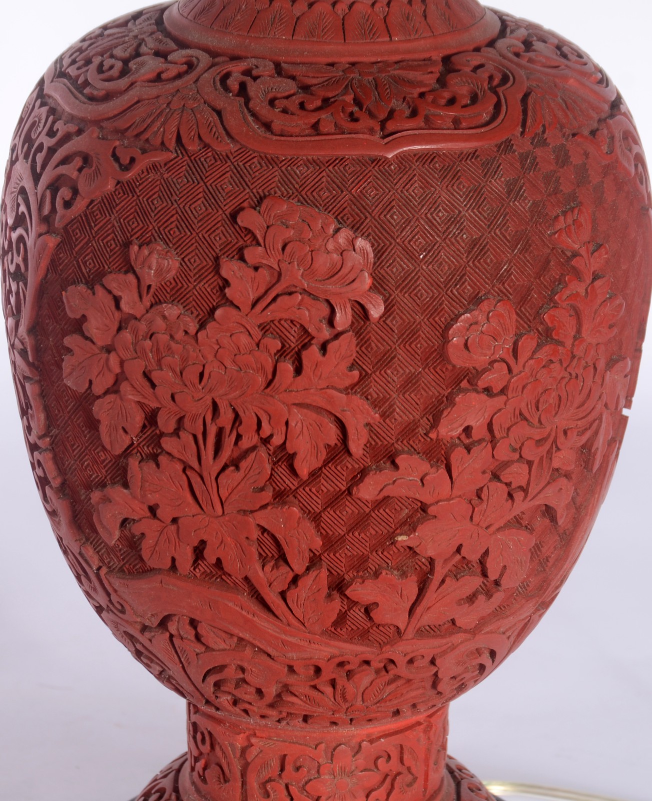Par de abatjoures de lacca vermelha chinesa com cúpulas. - foto 3 de 4