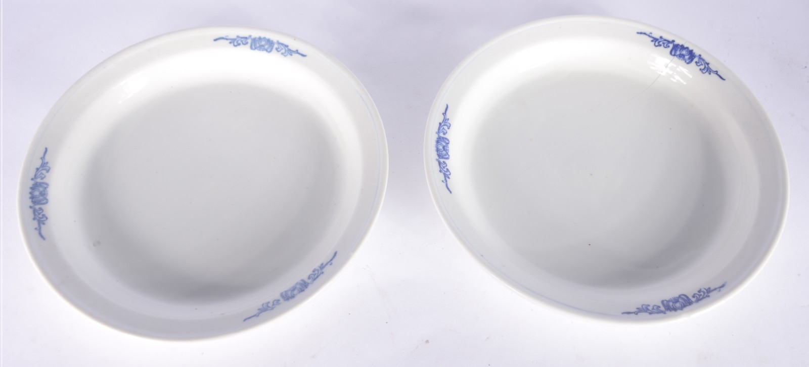 Par de cachepots com pratos de porcelana azul e branca. Um prato... - foto 4 de 8