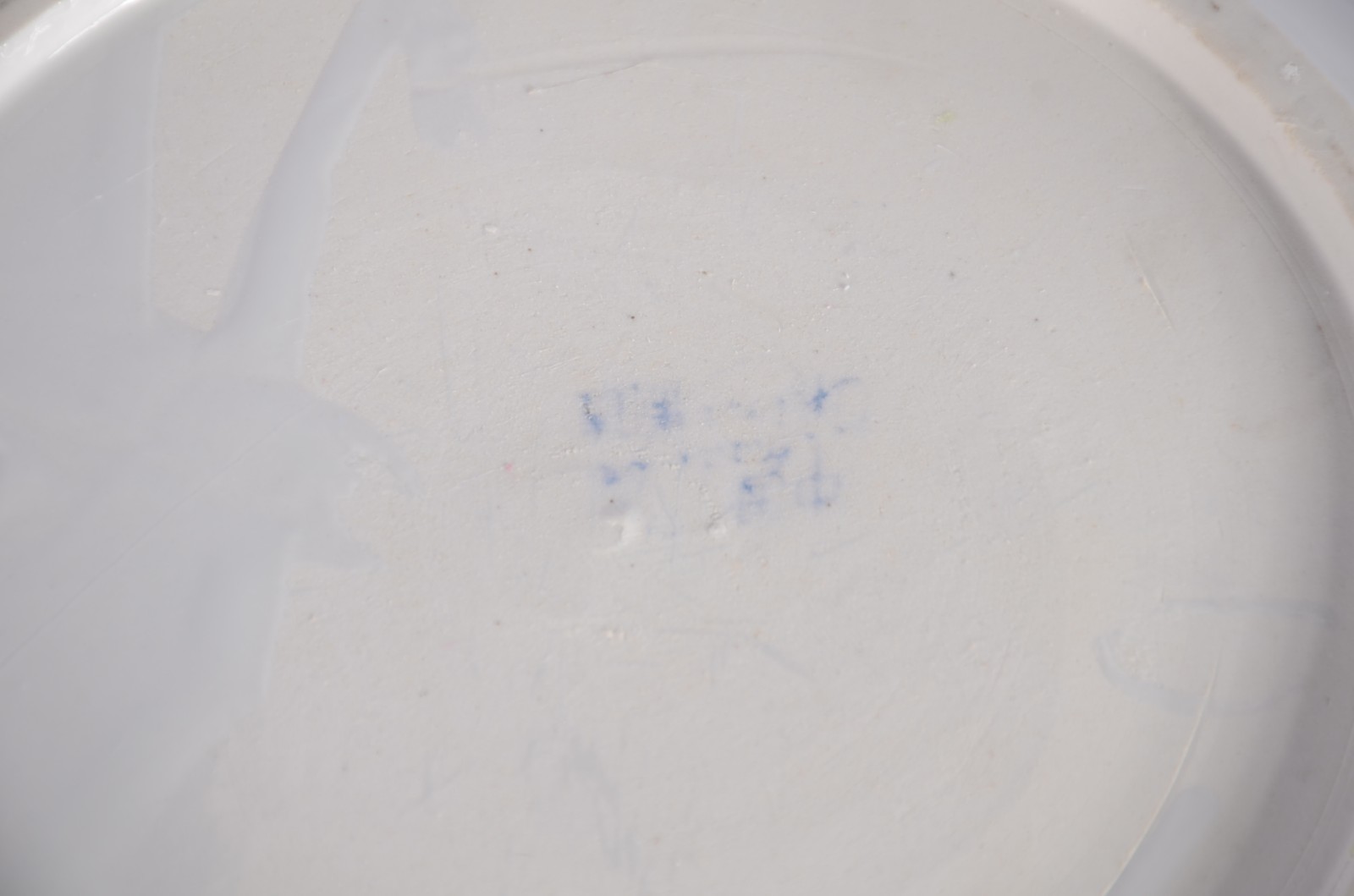 Par de cachepots com pratos de porcelana azul e branca. Um prato... - foto 8 de 8