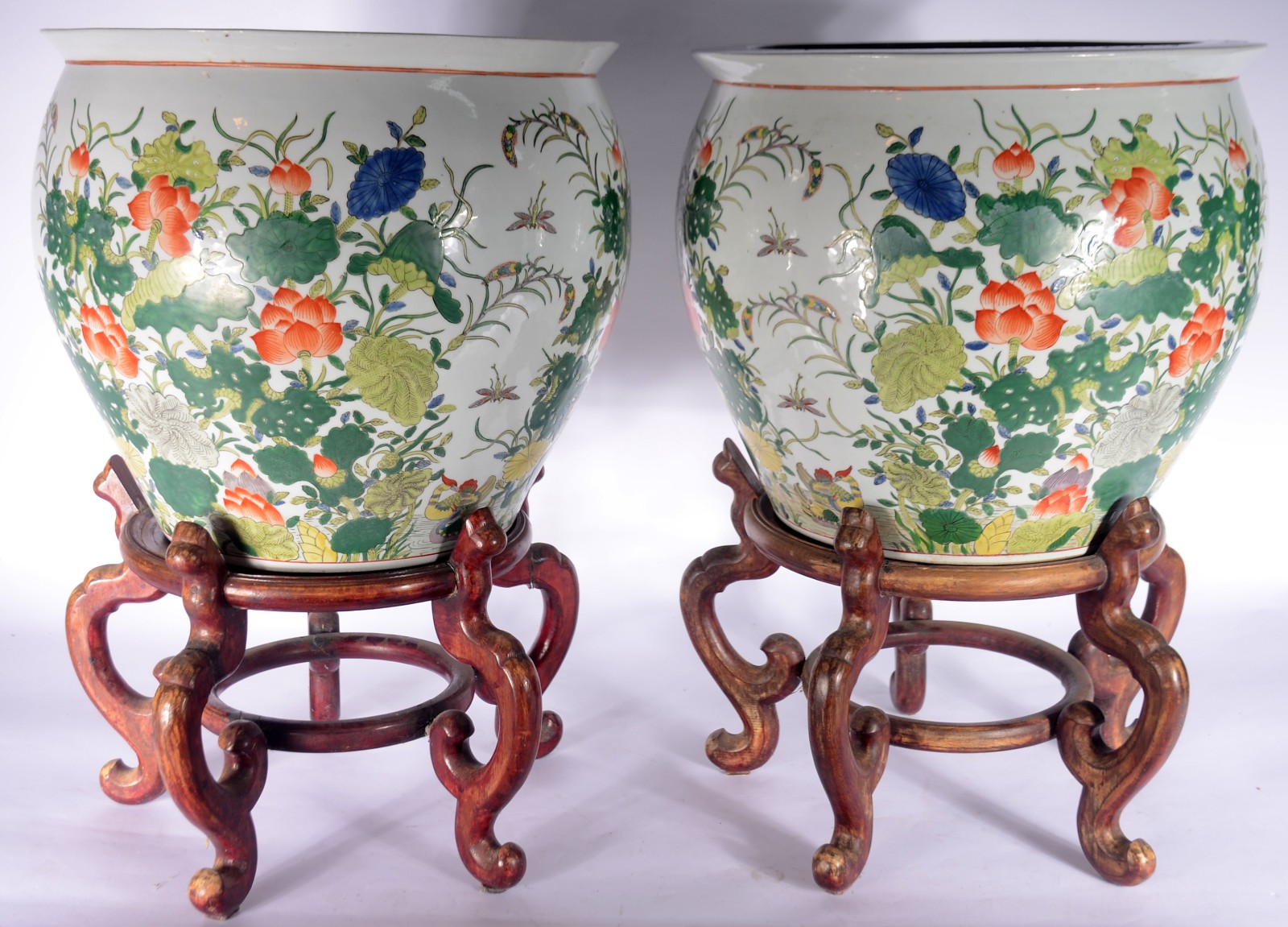 Par de aquários de porcelana chinesa, decorado com flores policromia... - foto 1 de 6