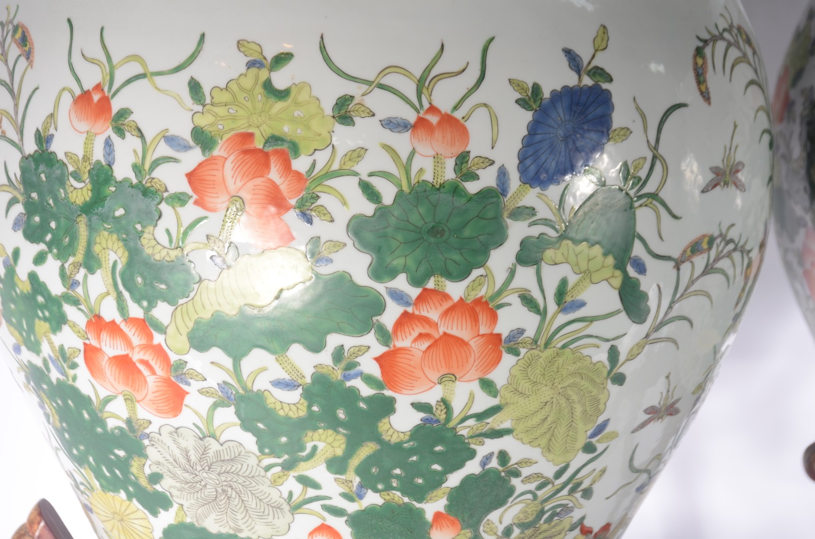 Par de aquários de porcelana chinesa, decorado com flores policromia... - foto 4 de 6