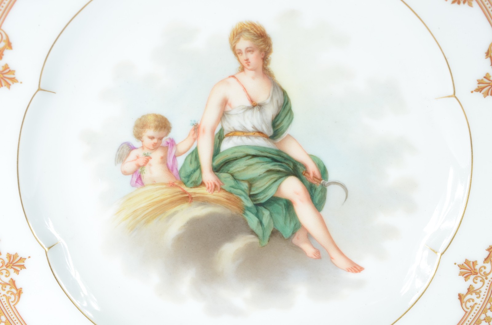 Par de pratos de porcelana francesa com anjos e ninfas. - foto 3 de 8