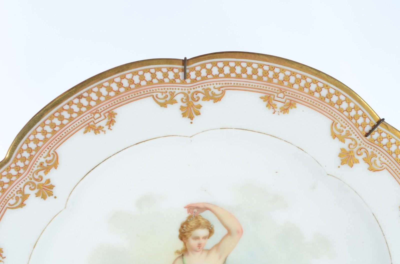Par de pratos de porcelana francesa com anjos e ninfas. - foto 4 de 8