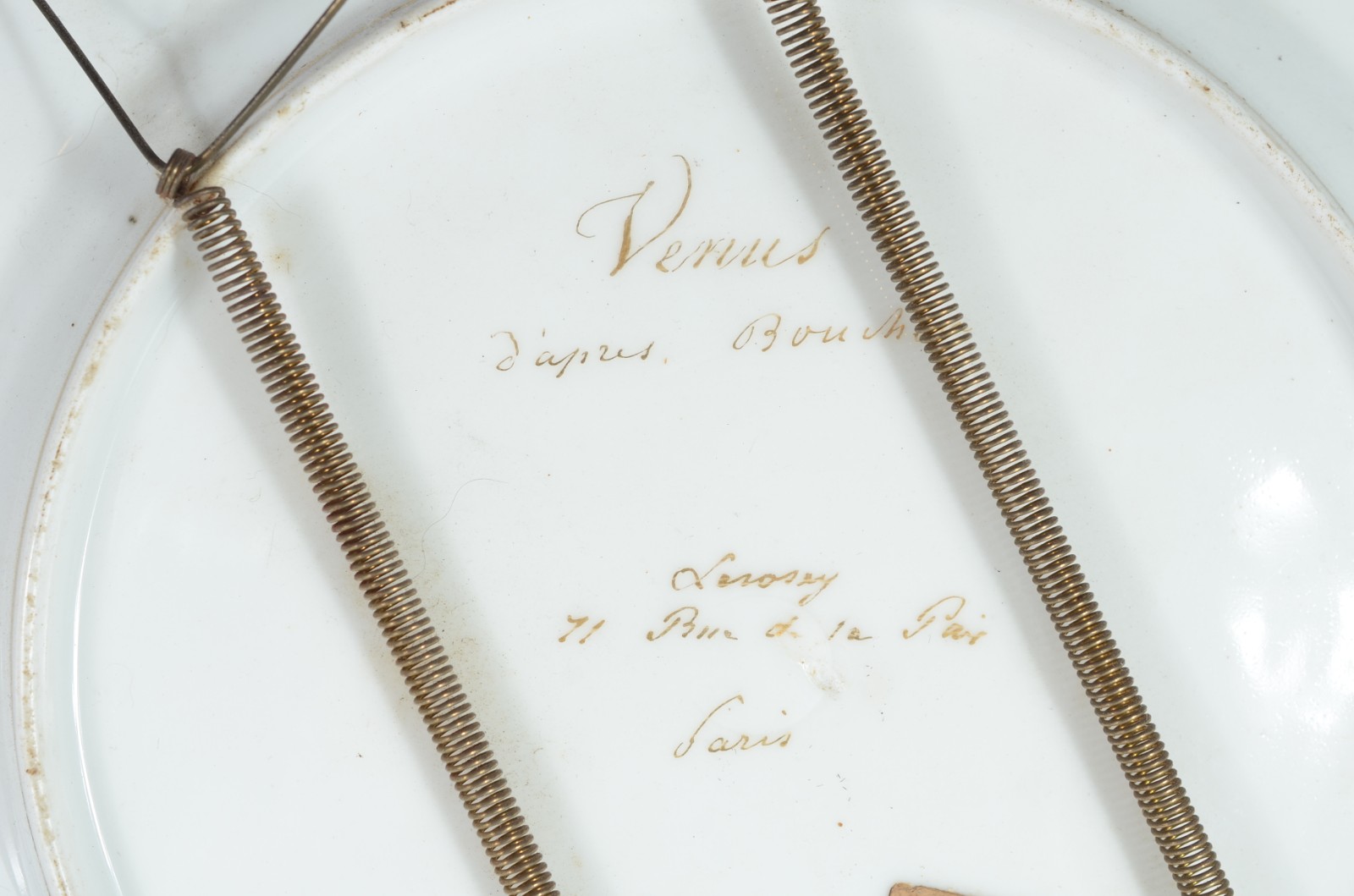 Par de pratos de porcelana francesa com anjos e ninfas. - foto 6 de 8