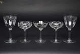 Conjunto de cristal Saint Louis, composto de 5 ... - Conjunto de cristal Saint Louis, composto de 5 cálices para vinho, 9 taças para champagne e mais 11 taças para champagne de modelo diferente. To...
