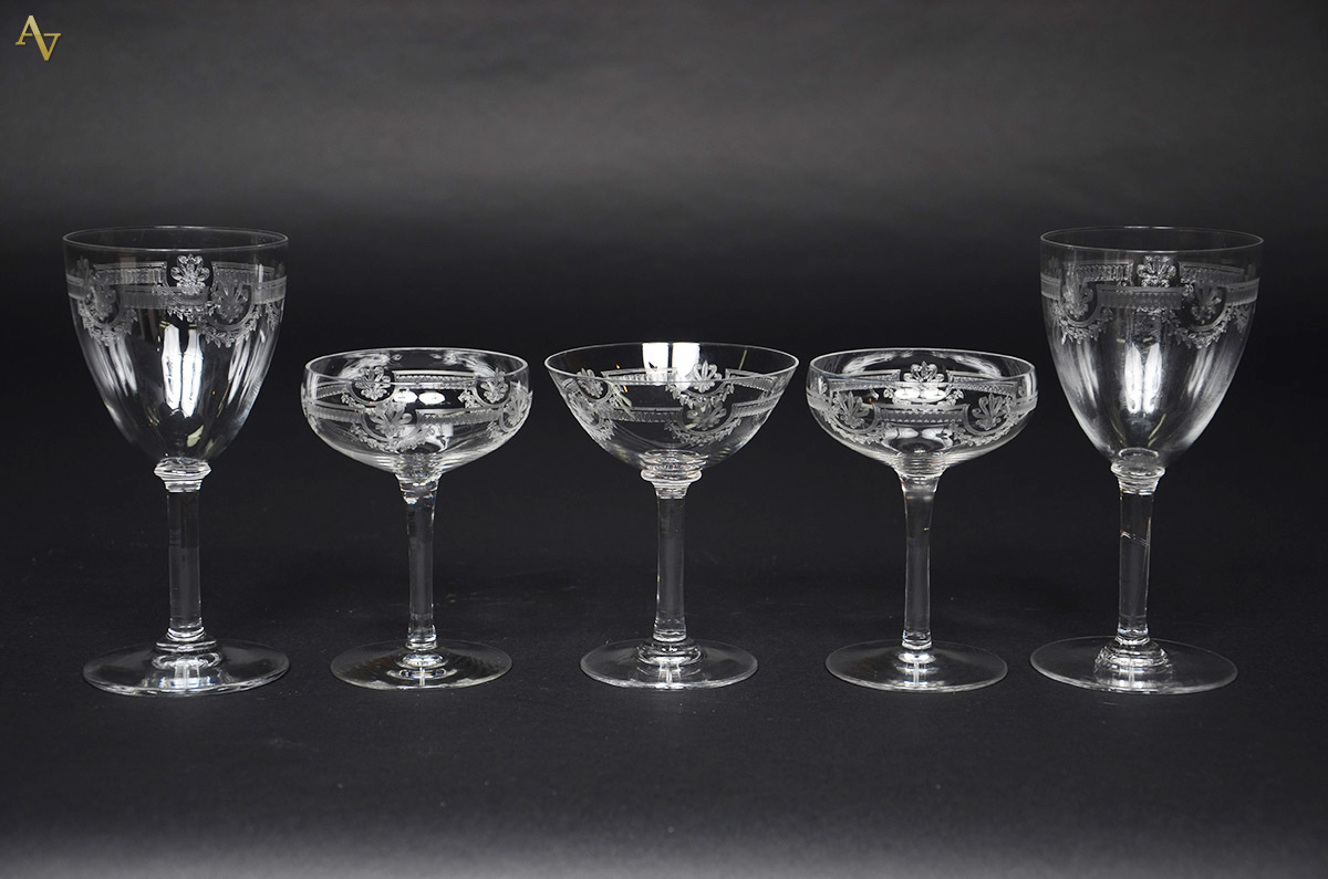 Conjunto de cristal Saint Louis, composto de 5 cálices para vinho, 9...