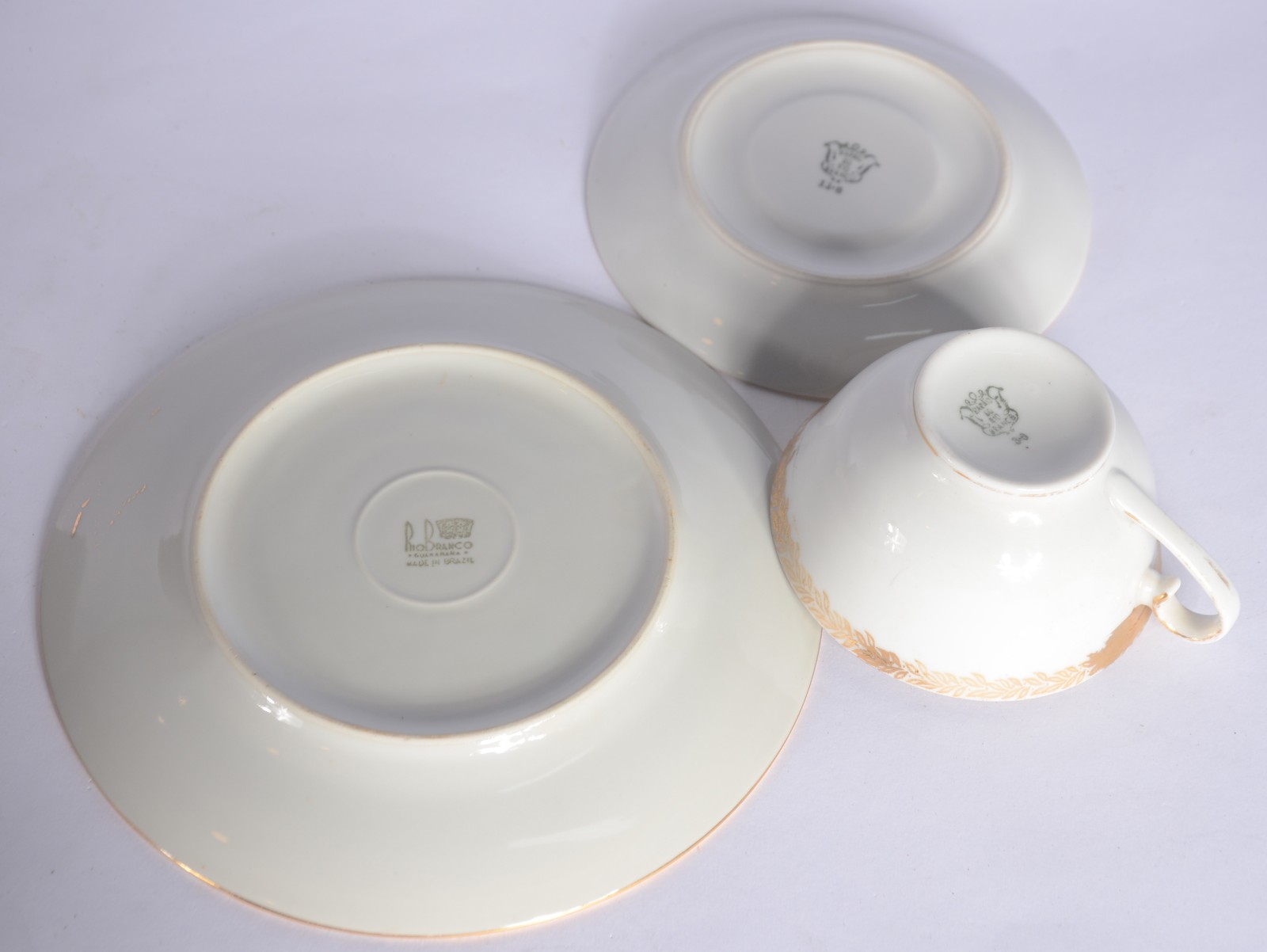 Pequeno serviço de chá de porcelana Barão Rio Branco, na cor branca... - foto 3 de 4