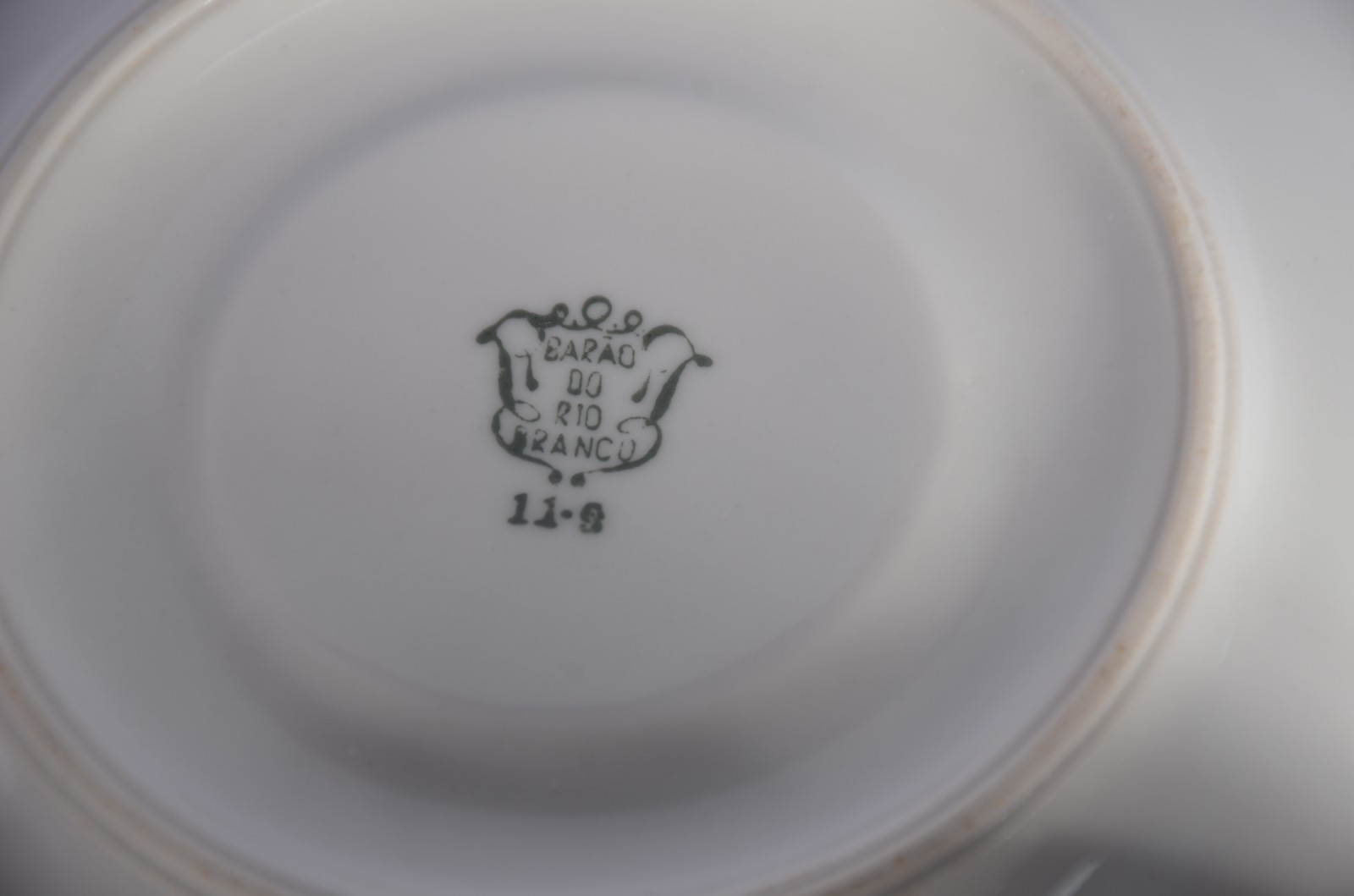 Pequeno serviço de chá de porcelana Barão Rio Branco, na cor branca... - foto 4 de 4